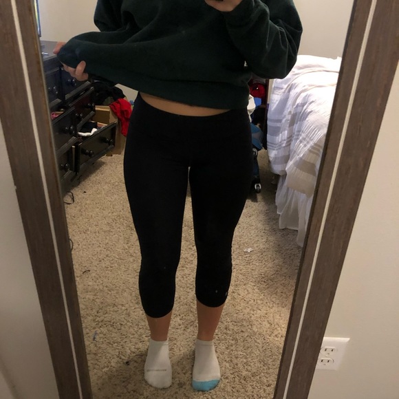 black cropped under armor leggings - Picture 2 of 5